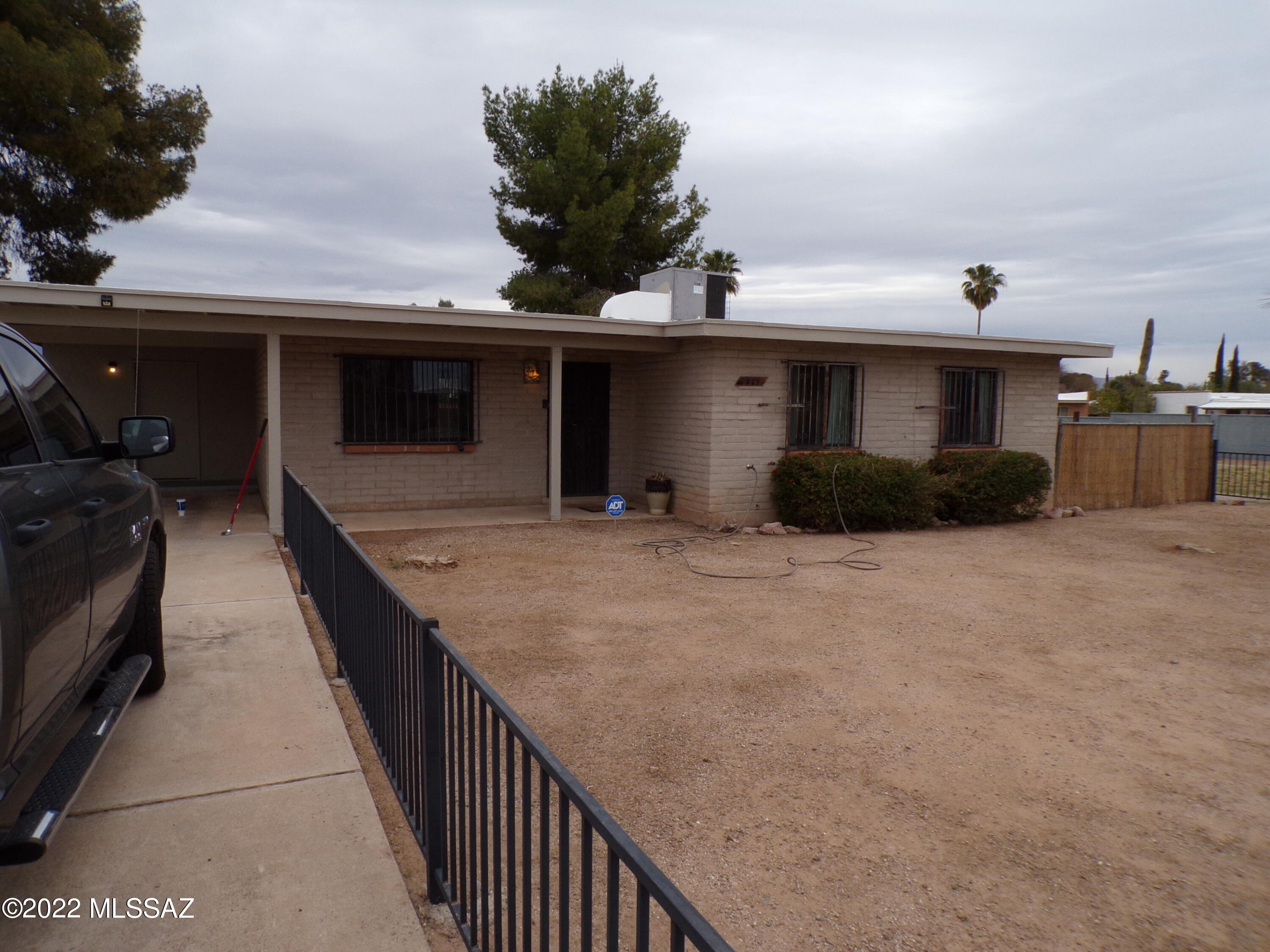 7541 East Stella Road Tucson, AZ 85730 - Photo 4 of 19 Gallery Image 4
