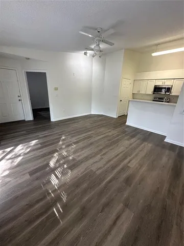 $1,400 | 5077 Park Central Drive, Unit 1532, Orlando, FL 32839