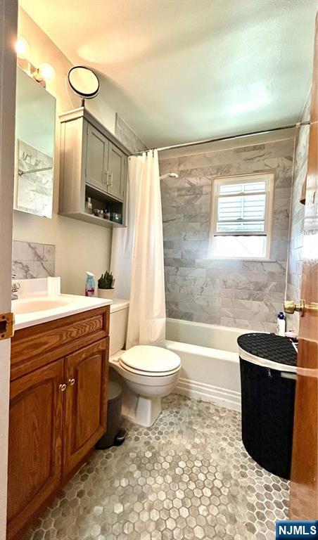 134-136 Canterbury Avenue, Unit 2 North Arlington, NJ 07031 - Photo 8 of 8 a bathroom with a sink a toilet and bathtub