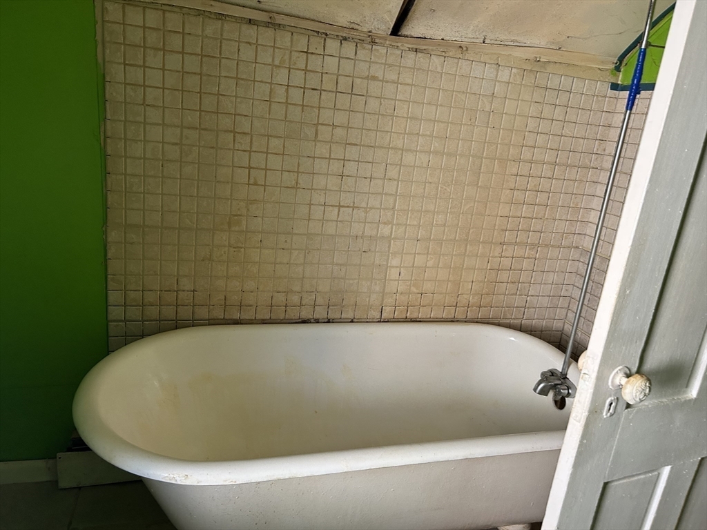 20 Shawmut Avenue New Bedford, MA 02740 - Photo 25 of 29 a bathroom with a bathtub