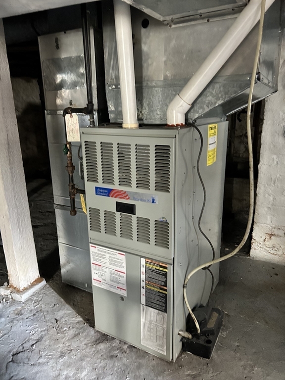 20 Shawmut Avenue New Bedford, MA 02740 - Photo 9 of 29 a view of entryway