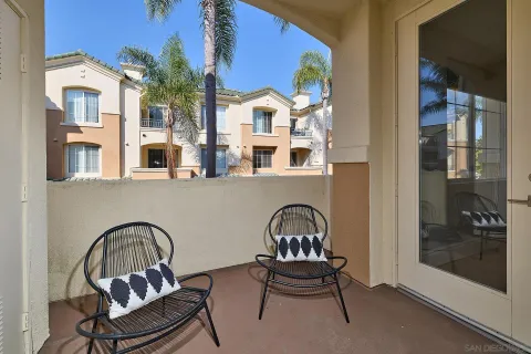 $950,000 | 12372 Carmel Country Road, Unit 207, San Diego, CA 92130