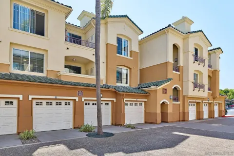 $950,000 | 12372 Carmel Country Road, Unit 207, San Diego, CA 92130