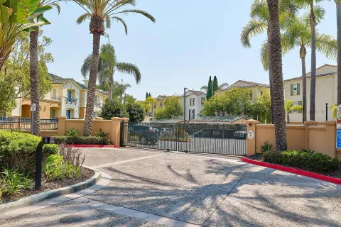 $950,000 | 12372 Carmel Country Road, Unit 207, San Diego, CA 92130