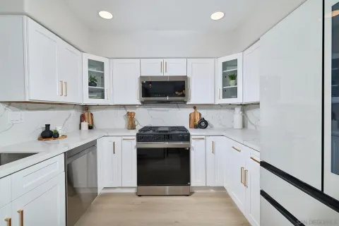 $950,000 | 12372 Carmel Country Road, Unit 207, San Diego, CA 92130