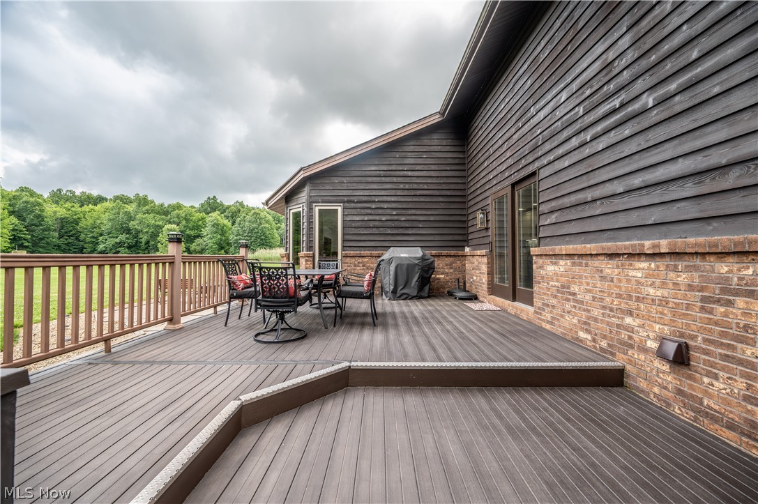 405 Airport Road Northwest Warren, OH 44481 - Photo 41 of 50 Spacious multi-level deck featuring composite decking and a natural wood railing