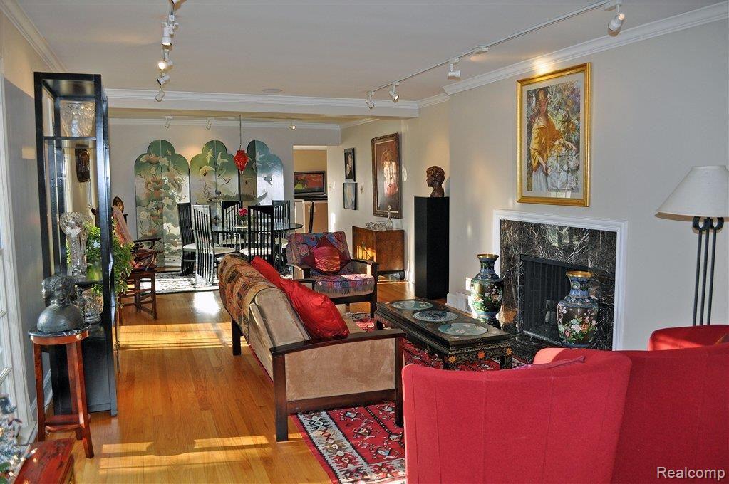 950 Shoreham Road Grosse Pointe, MI 48236 - Photo 3 of 23 1-Liv.-rm.-from-foyer.jpg