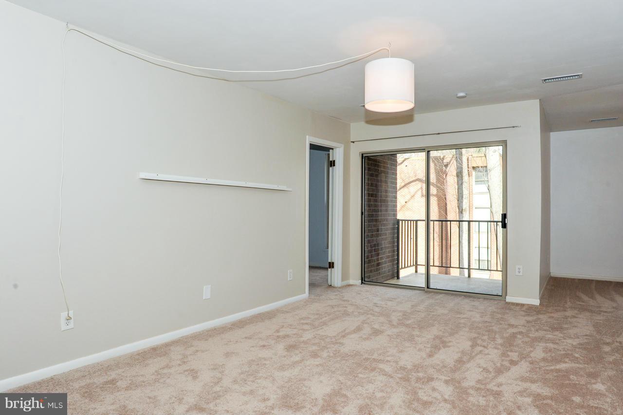 8318 Tobin Road, Unit 23 Annandale, VA 22003 - Photo 3 of 26 Living Room