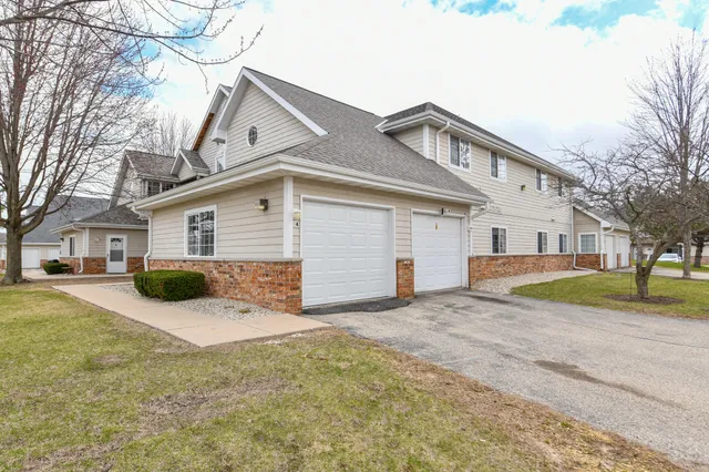 $1,550 | 505 Lawson School Road, Unit 4, Delavan, WI 53115