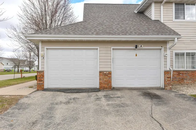 $1,550 | 505 Lawson School Road, Unit 4, Delavan, WI 53115