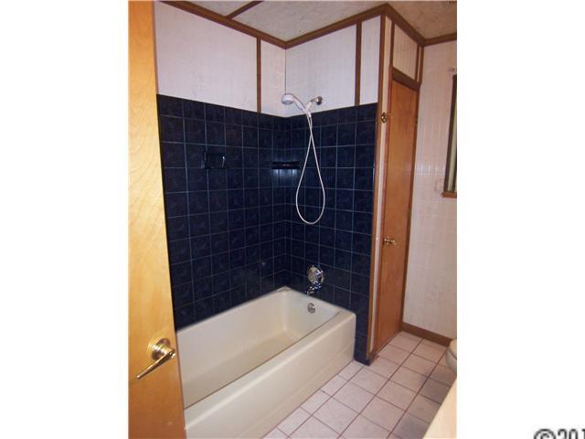 1979 Cape Hickory Road Hickory, NC 28601 - Photo 13 of 16 Gallery Image 13
