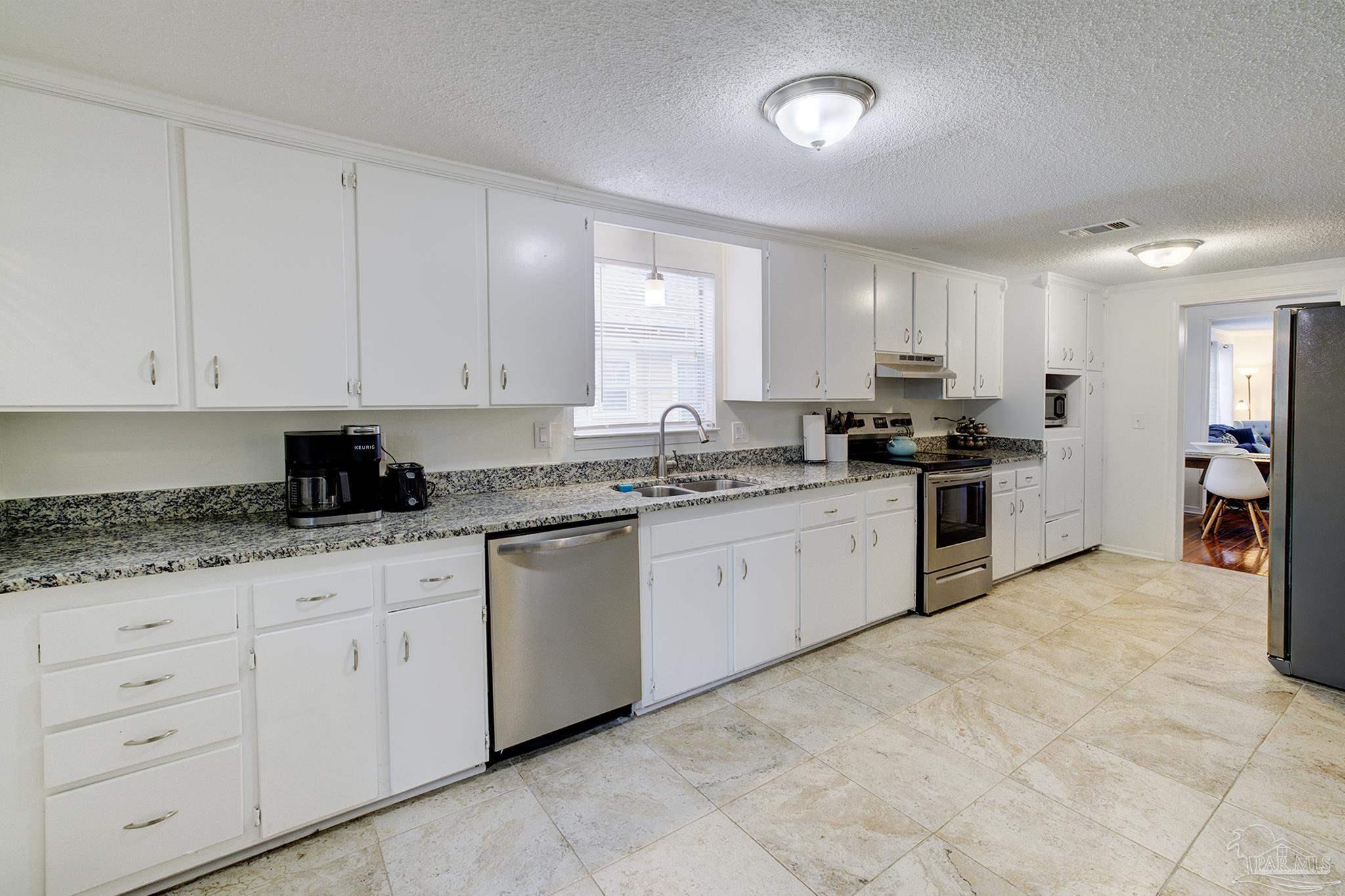 1018 West Gregory Street Pensacola, FL 32502 - Photo 10 of 29