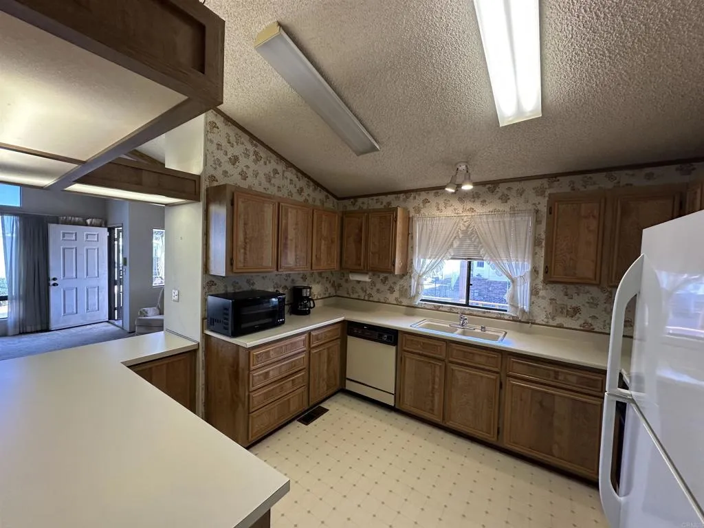 8301 Mission Gorge Road, Unit 154 Santee, CA 92071 - Photo 10 of 46 Gallery Image 10