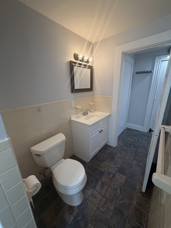 23 Saunders Street, Unit 25F North Andover, MA 01845 - Photo 10 of 12 a bathroom with a toilet sink and mirror