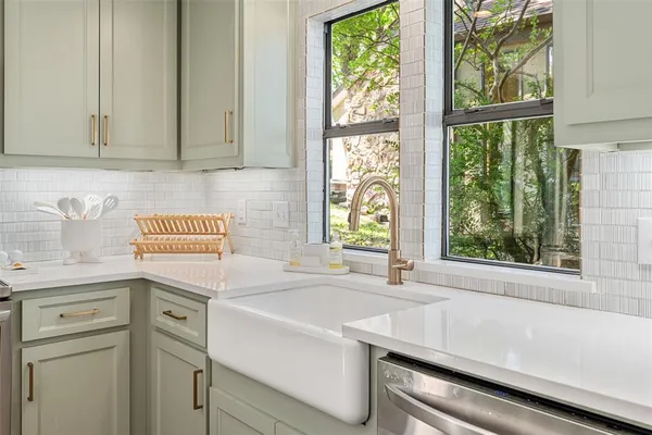 $825,000 | 513 Winding Shore Drive, Tool, TX 75143