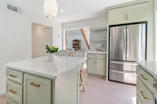 $825,000 | 513 Winding Shore Drive, Tool, TX 75143