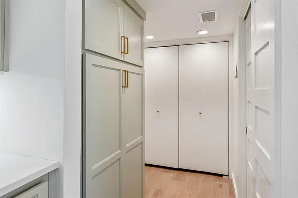 $825,000 | 513 Winding Shore Drive, Tool, TX 75143