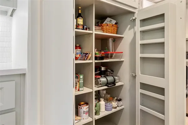 $825,000 | 513 Winding Shore Drive, Tool, TX 75143