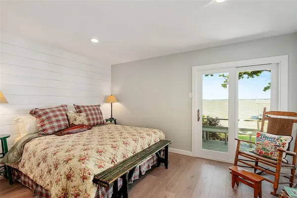 $825,000 | 513 Winding Shore Drive, Tool, TX 75143