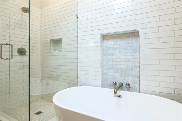 $825,000 | 513 Winding Shore Drive, Tool, TX 75143