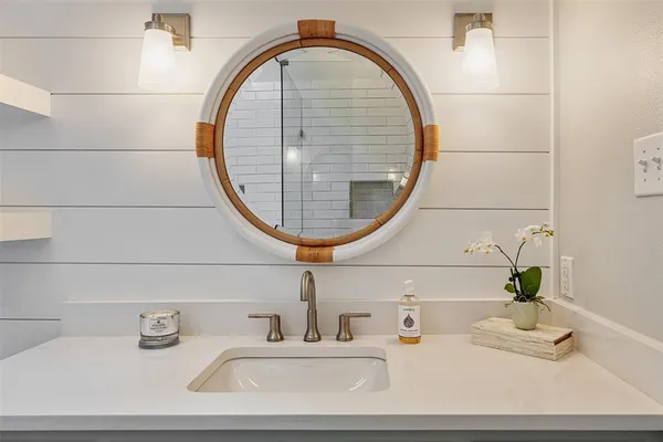 $825,000 | 513 Winding Shore Drive, Tool, TX 75143