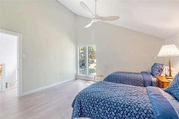 $825,000 | 513 Winding Shore Drive, Tool, TX 75143