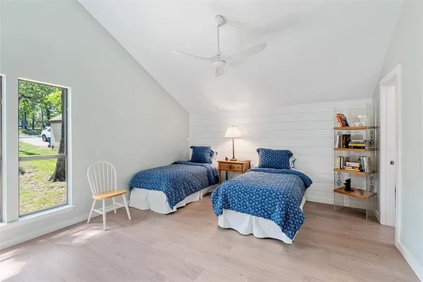 $825,000 | 513 Winding Shore Drive, Tool, TX 75143