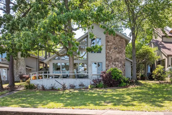 $825,000 | 513 Winding Shore Drive, Tool, TX 75143