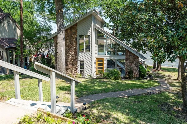 $825,000 | 513 Winding Shore Drive, Tool, TX 75143