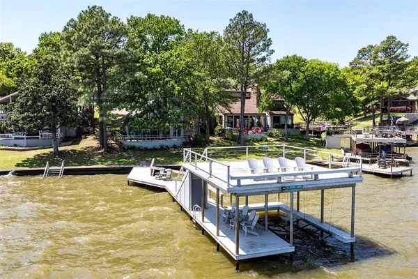 $825,000 | 513 Winding Shore Drive, Tool, TX 75143