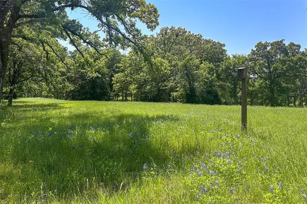$825,000 | 513 Winding Shore Drive, Tool, TX 75143
