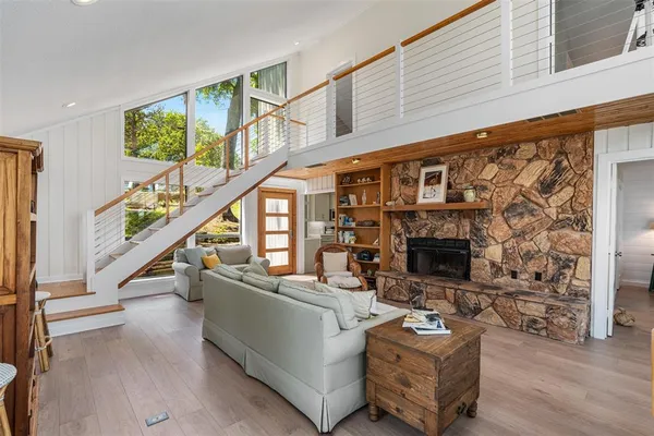 $825,000 | 513 Winding Shore Drive, Tool, TX 75143