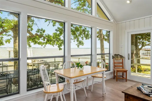 $825,000 | 513 Winding Shore Drive, Tool, TX 75143