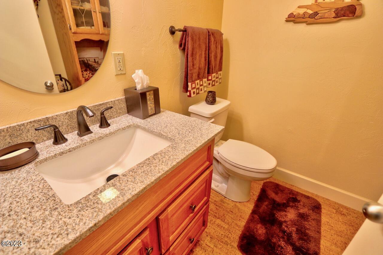7555 Yaquina Bay Road Newport, OR 97365 - Photo 28 of 54 1/2 Bath Lower Level