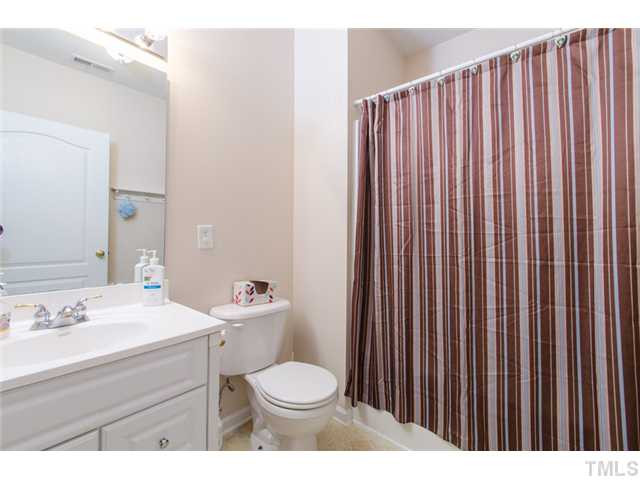 7565 Silver View Lane Raleigh, NC 27613 - Photo 21 of 25 Bathroom