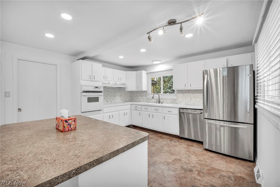 4915 Fairlawn Road Cleveland, OH 44124 - Photo 10 of 50