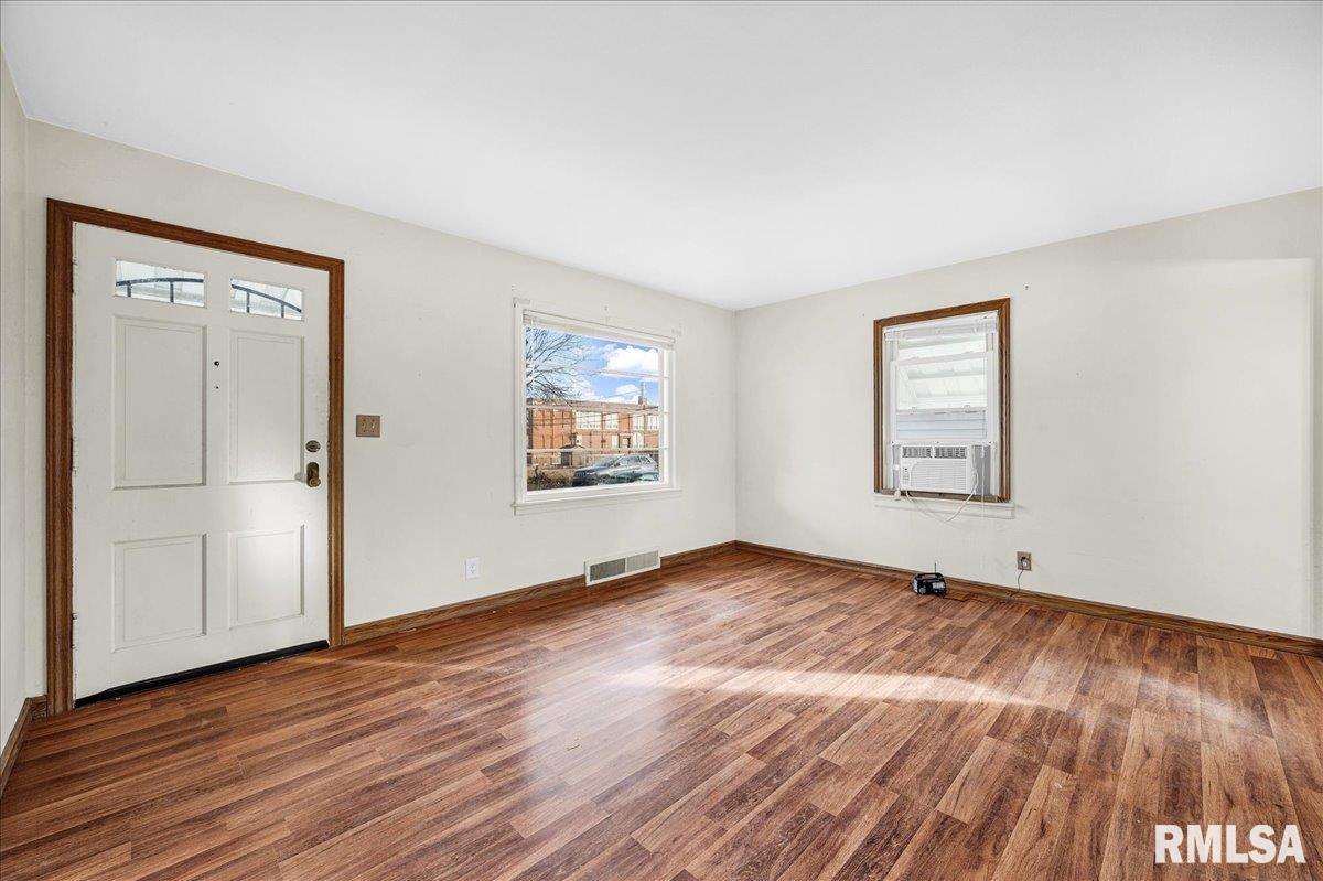 2304 West Proctor Street Peoria, IL 61605 - Photo 2 of 24