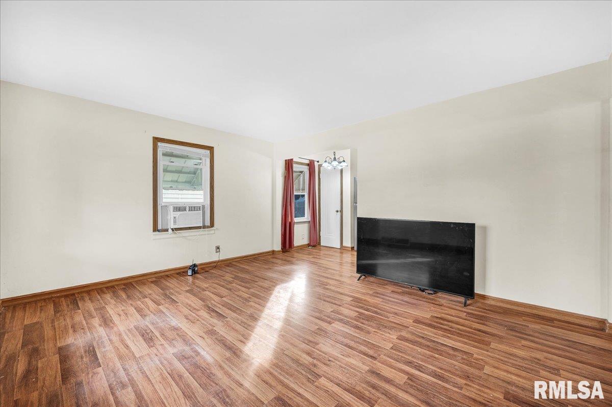 2304 West Proctor Street Peoria, IL 61605 - Photo 3 of 24