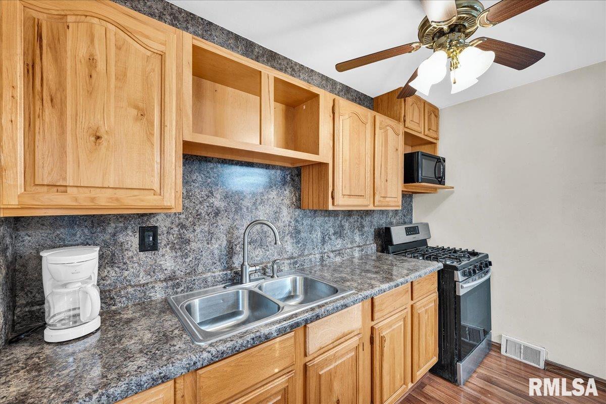 2304 West Proctor Street Peoria, IL 61605 - Photo 6 of 24