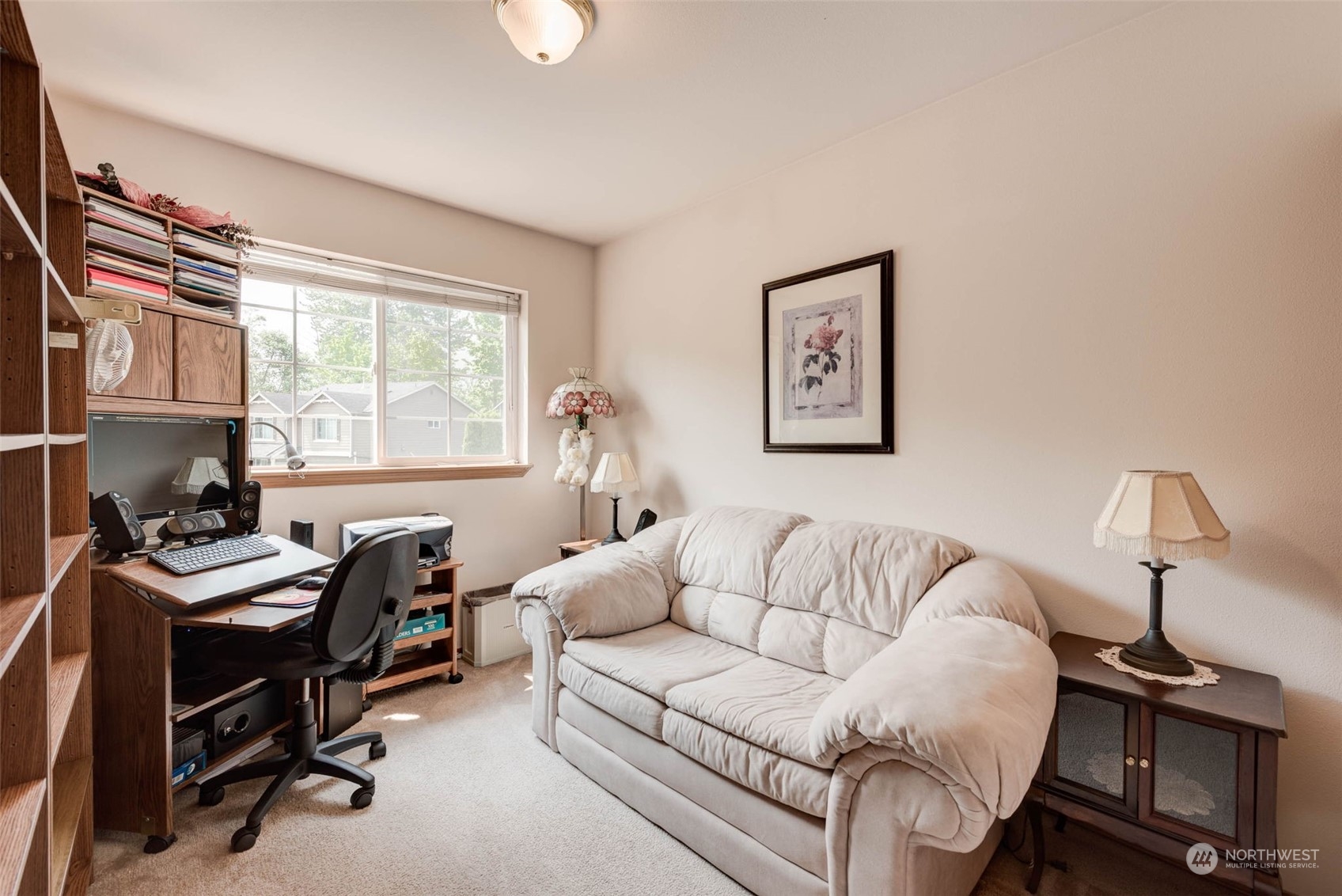 225 99th Place Southwest Everett, WA 98204 - Photo 14 of 30 a livingroom with workspace and a couch
