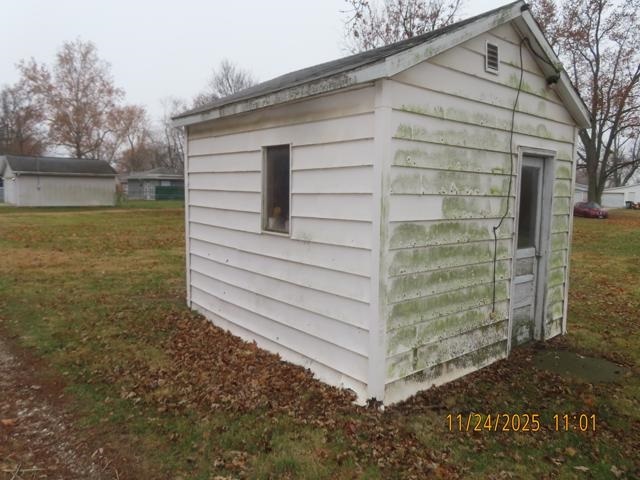 460 West Gridley Street Bushnell, IL 61422 - Photo 25 of 30 a backyard of a house
