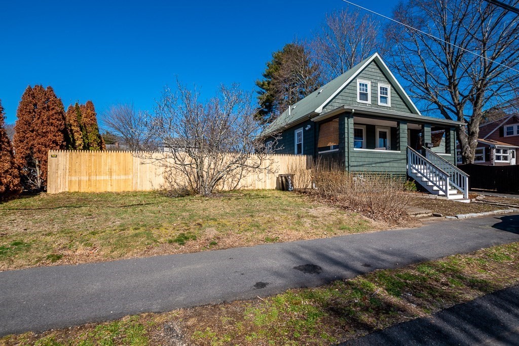 13 Altoona Road Dedham, MA 02026 - Photo 3 of 36 Gallery Image 3