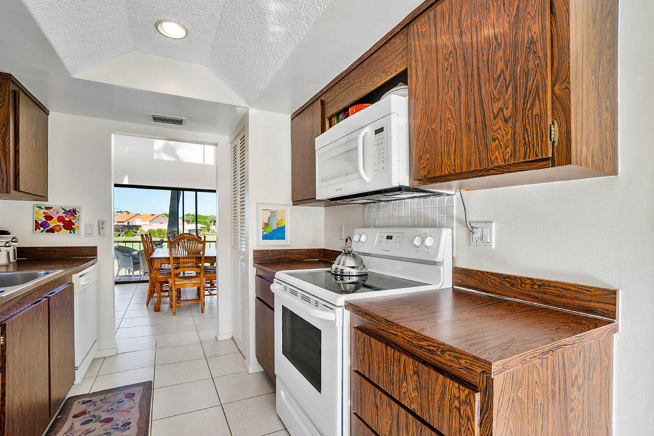 7773 Lakeside Boulevard, Unit G192 Boca Raton, FL 33434 - Photo 16 of 57 KITCHEN