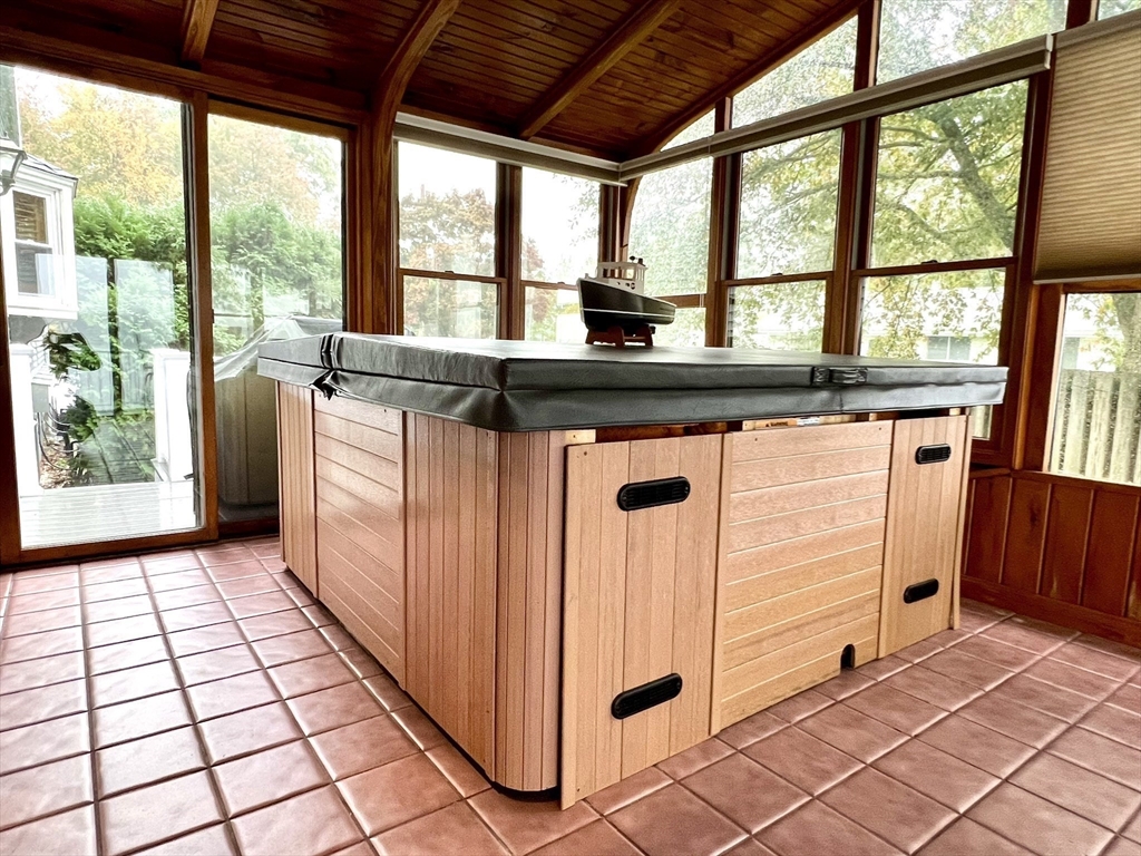 22 Union Point Road, Unit 22 Webster, MA 01570 - Photo 12 of 40
