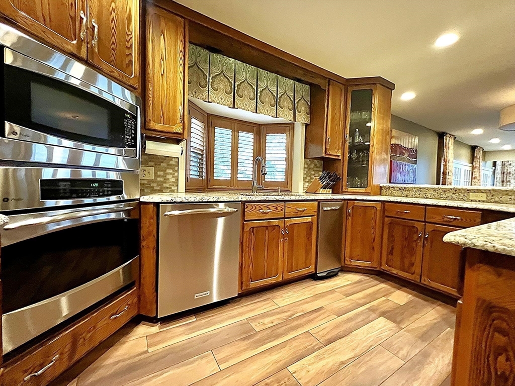 22 Union Point Road, Unit 22 Webster, MA 01570 - Photo 17 of 40