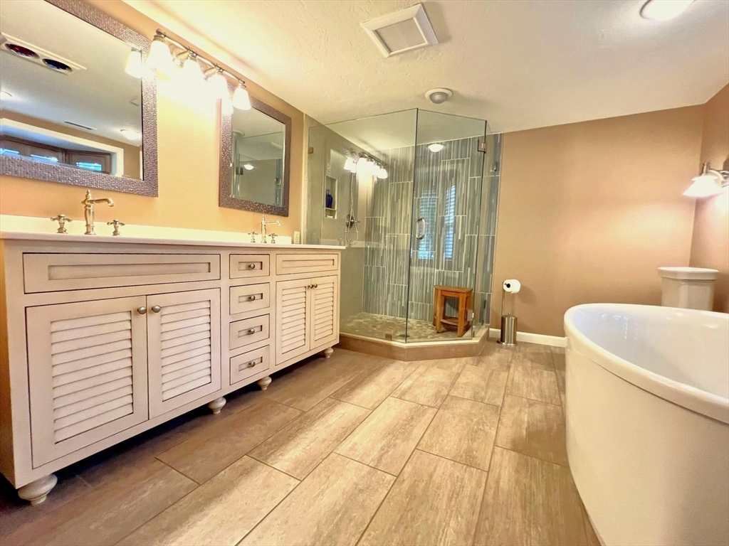 22 Union Point Road, Unit 22 Webster, MA 01570 - Photo 24 of 40
