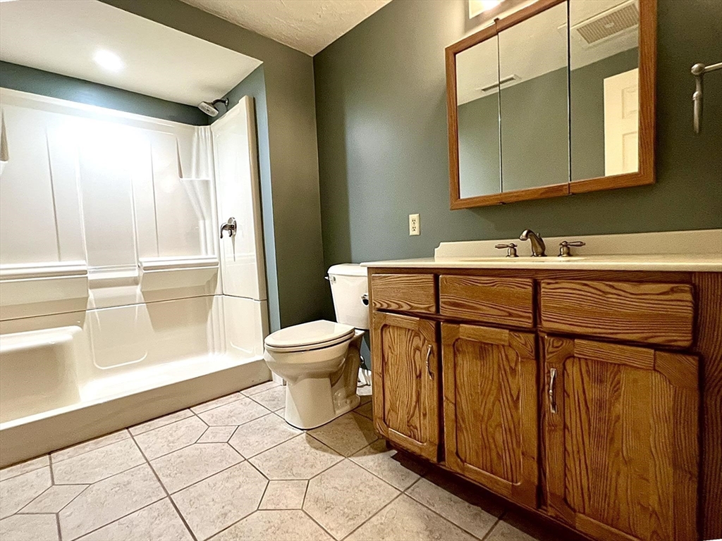 22 Union Point Road, Unit 22 Webster, MA 01570 - Photo 33 of 40