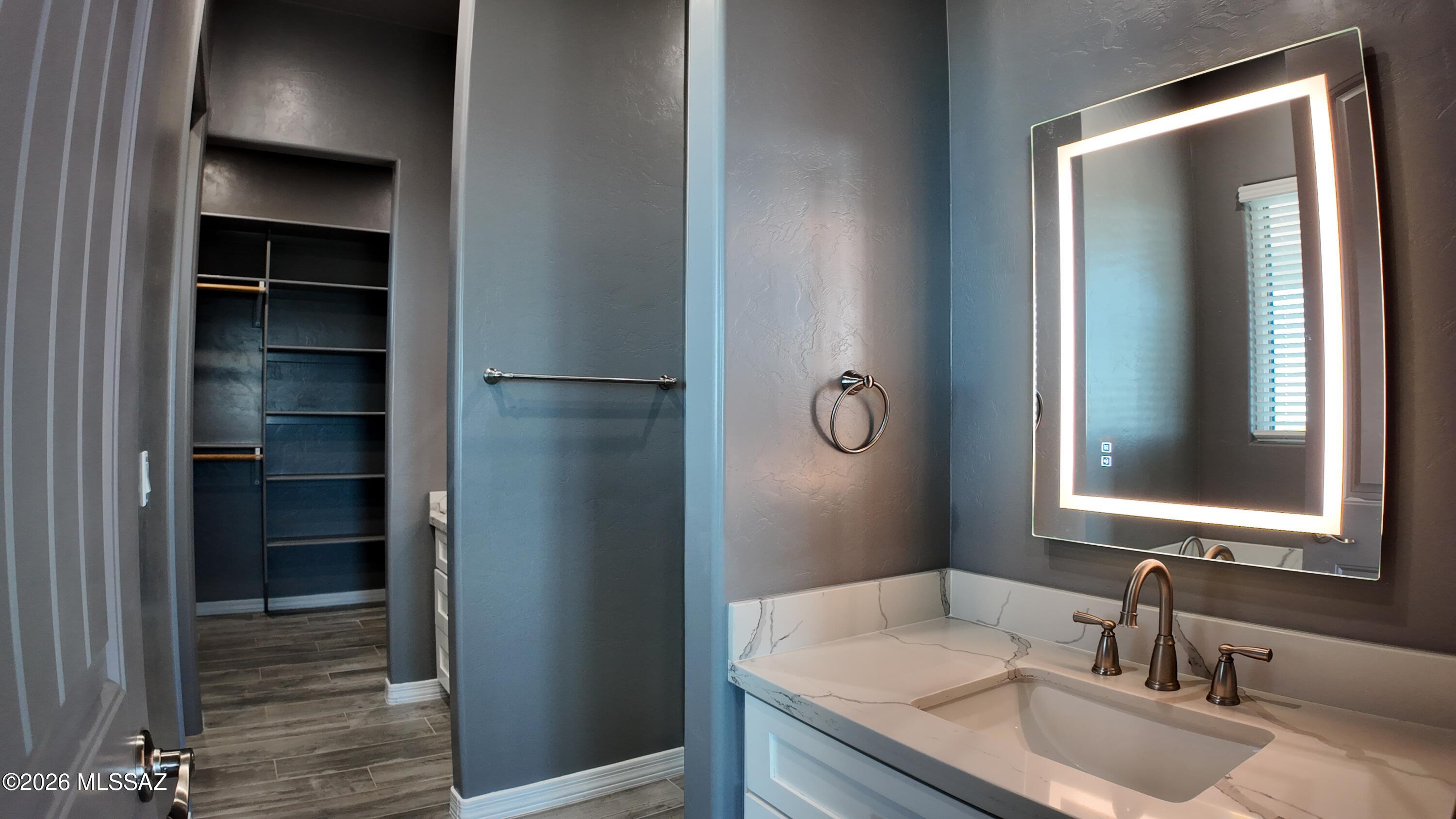 339 Circulo Chica Rio Rico, AZ 85648 - Photo 16 of 42 339 circulo chica master bath15