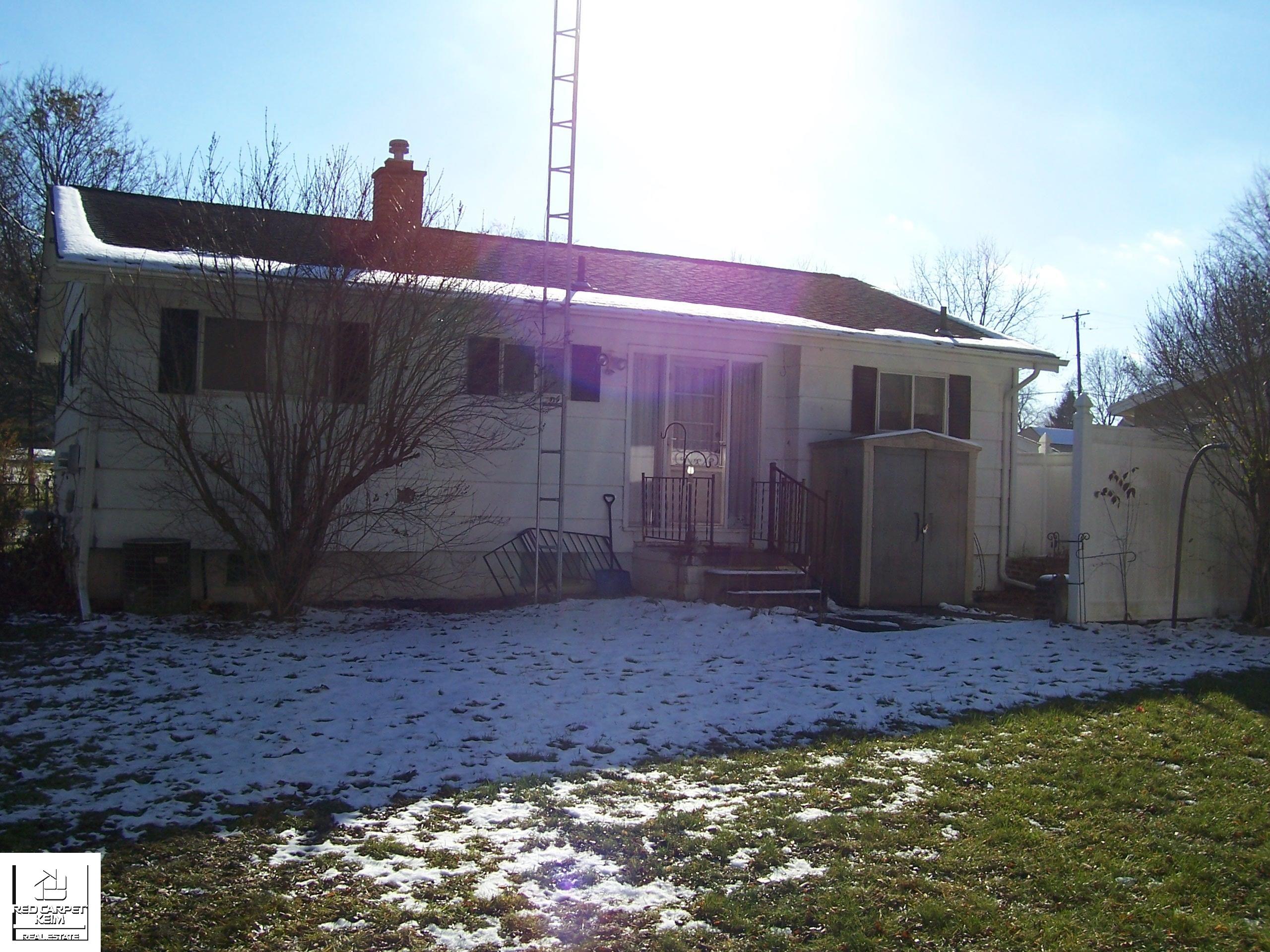 127 East River Road Flushing, MI 48433 - Photo 5 of 20 50092776-4.JPG