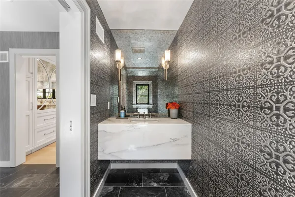 $3,595,000 | 10 Rutland Road, Scarsdale, NY 10583
